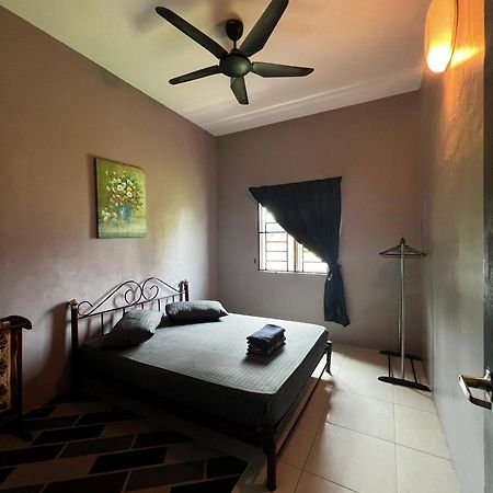 Taiping Homestay Husna Afina Exteriör bild